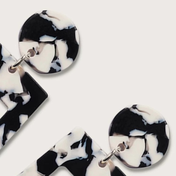 Marbled Rectangle Earrings - Picture 3 of 6